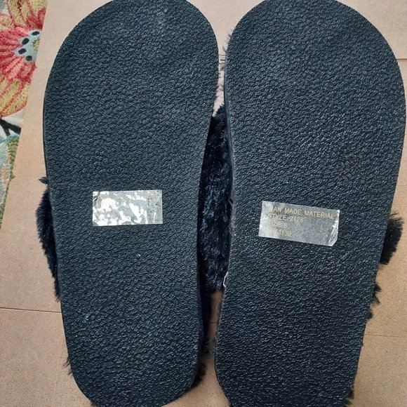 NWT Beverly Rock Footwear Fuzzy Thong Sandals Black sz S 5-6 1/2 - Picture 5 of 5